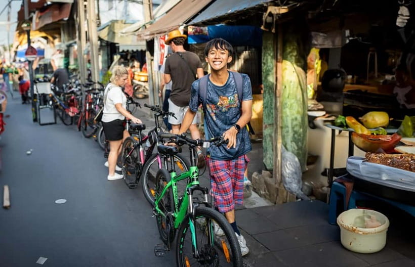 Bangkok: Must-Try Hidden Bike & Food Experience - Guides, safety, and the pace