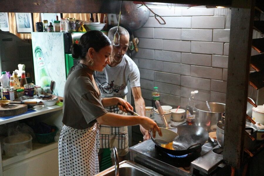 Bangkok: Night Bike Ride and Dinner at a Local Restaurant - Wat Pho and the Grand Palace after dark