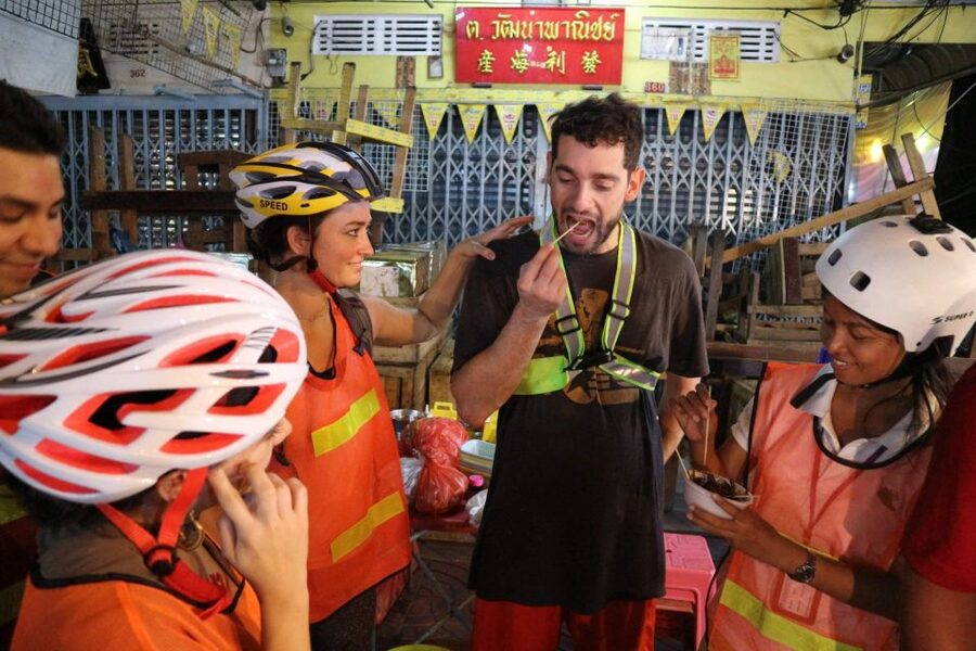 Bangkok: Night Bike Ride and Dinner at a Local Restaurant - What the $45 price really covers