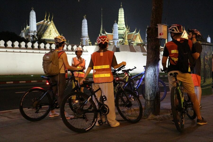 Bangkok: Night Bike Ride and Dinner at a Local Restaurant - Why nighttime makes this route work