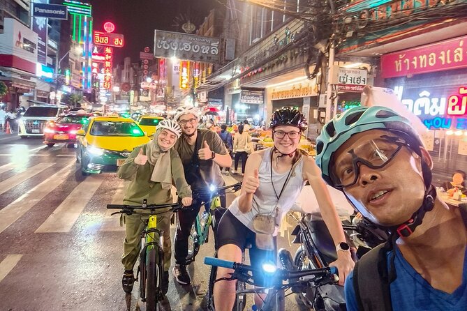 Bangkok Night Bike Tour -Hotel-pickup & Dinner - A Thai dinner that gives the ride a proper pause