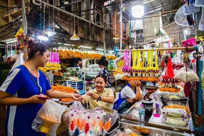 Bangkok: Night Bike Tour with Temples & Flower Market Visit - Why Bangkok Works Better on Two Wheels After Dark