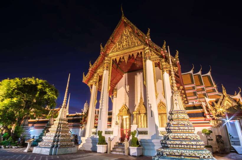 Bangkok: Night Bike Tour with Temples & Flower Market Visit - The Guides Make or Break the Evening