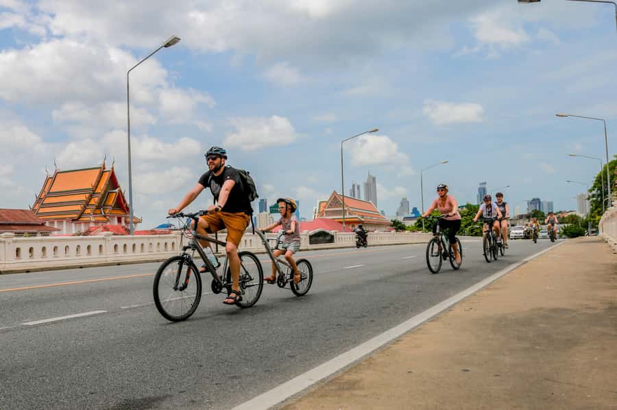 Bangkok’s Past with Local Taste Tour by Bike and Boat - Santa Cruz and the first Bangkok communities