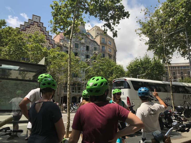 Barcelona: 1.5-Hour Sightseeing Tour by Bike/Electric Bike - Gothic lanes and Barcelona Cathedral