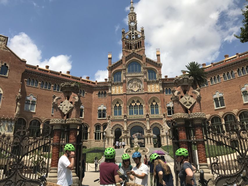 Barcelona: 1.5-Hour Sightseeing Tour by Bike/Electric Bike - La Rambla and La Boquería