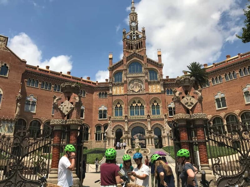 Barcelona: 1.5-Hour Sightseeing Tour by Bike/Electric Bike - Barceloneta Beach and Port Vell