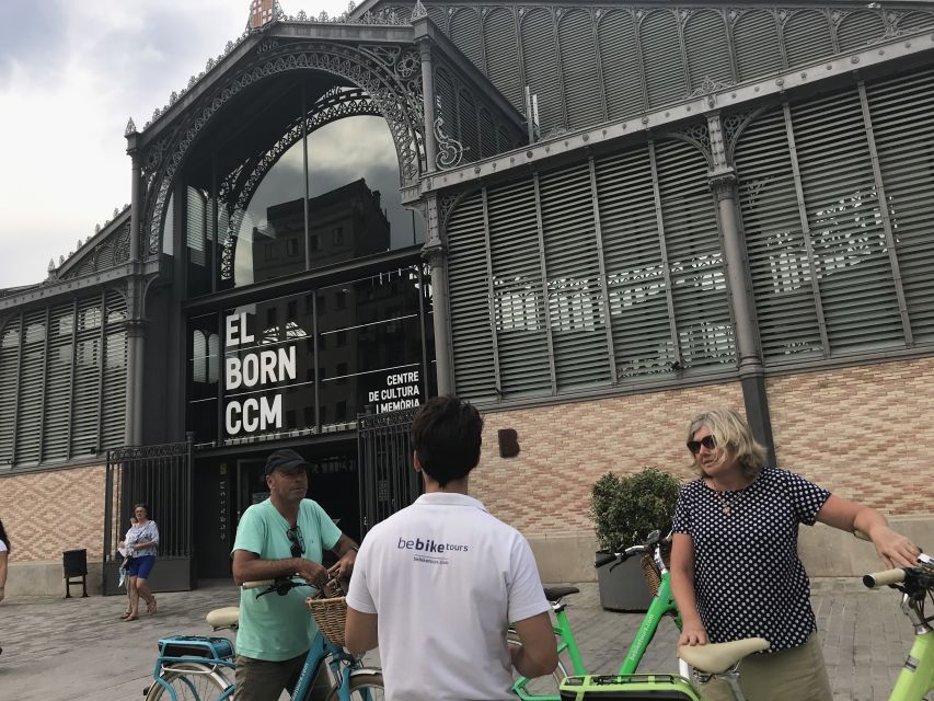 Barcelona: 2.5-Hour Bike or E-Bike Historical Tour - The essential details at a glance