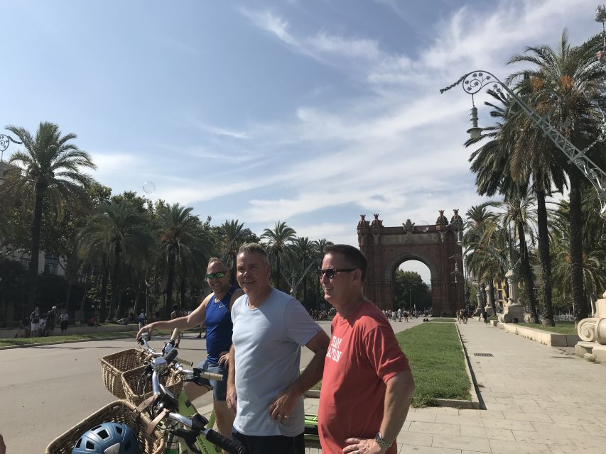 Barcelona: 2.5-Hour Bike or E-Bike Historical Tour - Group size, pace, and language