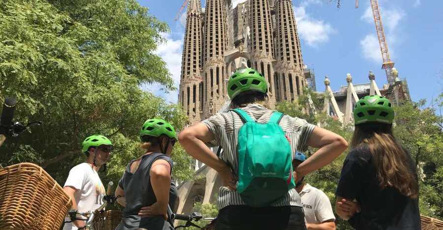 Barcelona: 2.5-Hour Bike or E-Bike Historical Tour - Why this bike tour works in Barcelona