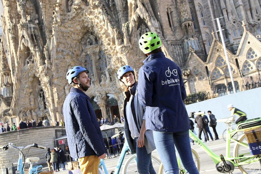 Barcelona: 2.5-Hour Bike or E-Bike Historical Tour - Gràcia, Casa Vicens, and the Marieta bell