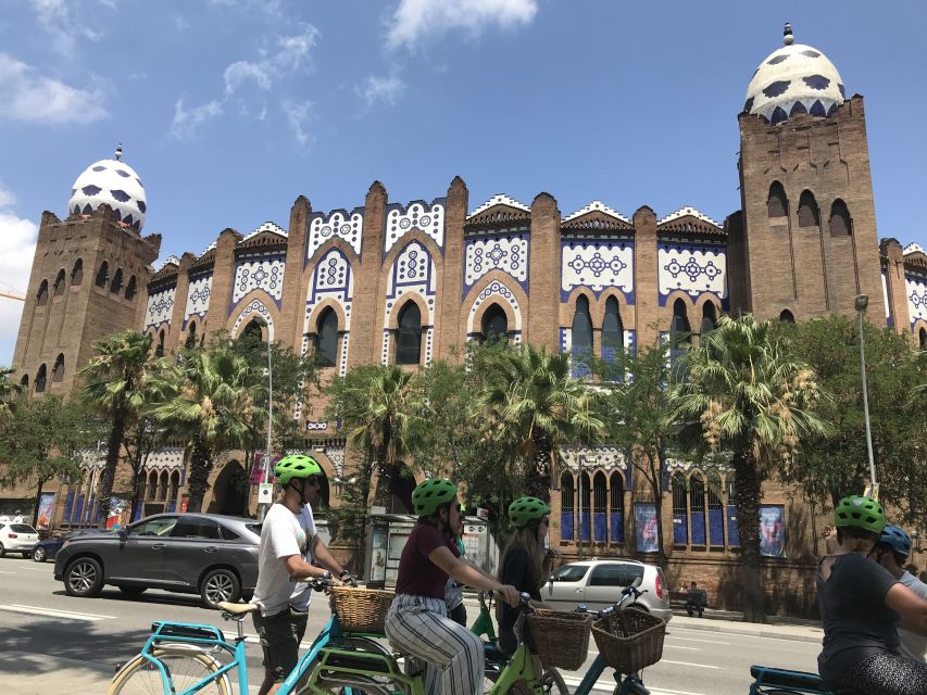 Barcelona: 2.5-Hour Bike or E-Bike Historical Tour - Passeig de Sant Joan and Sagrada Familia