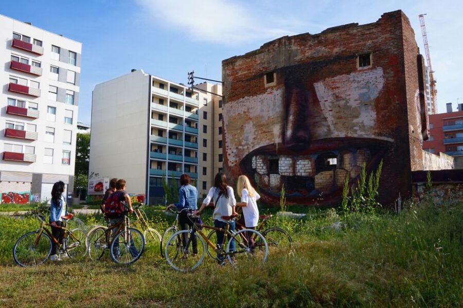 Barcelona: 3.5-Hour Street Art Tour by Bamboo Bike - Why the private format matters