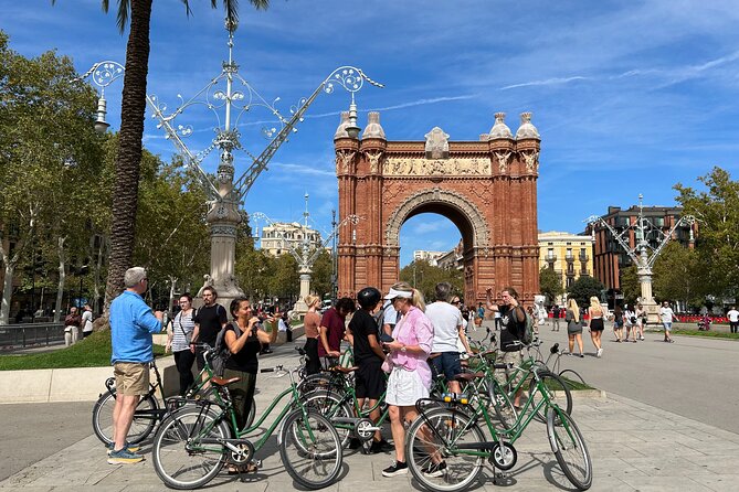 Barcelona 3-hour Bike or E-Bike Tour: Gaudí By Bike - Casa Batlló, La Pedrera, and Casa de les Punxes