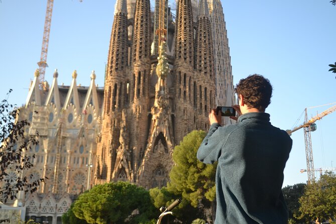 Barcelona 3-hour Bike or E-Bike Tour: Gaudí By Bike - The Sagrada Família gets the longest pause