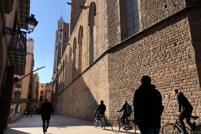Barcelona 3-hour Bike or E-Bike Tour: Highlights and Hidden Gems - Port Olímpic and the Mediterranean promenade