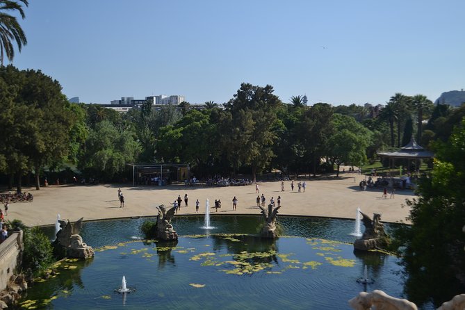Barcelona 3-hour Bike or E-Bike Tour: Highlights and Hidden Gems - Santa Maria del Mar and the return through the old city