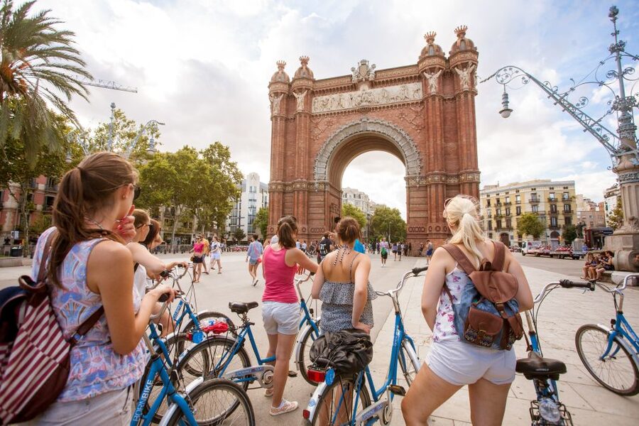 Barcelona Beach 3-Hour Bike Tour - Barceloneta Beach and people-watching