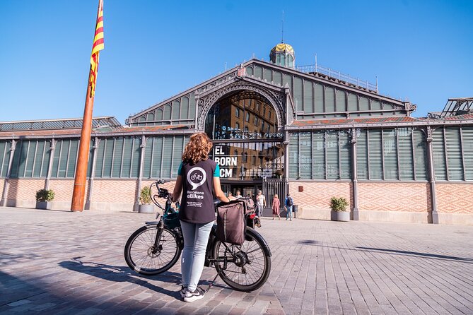 Barcelona Bike tour, Gaudí houses or beach bike or eBike tour - Ciutadella Park and the Cascada Monumental