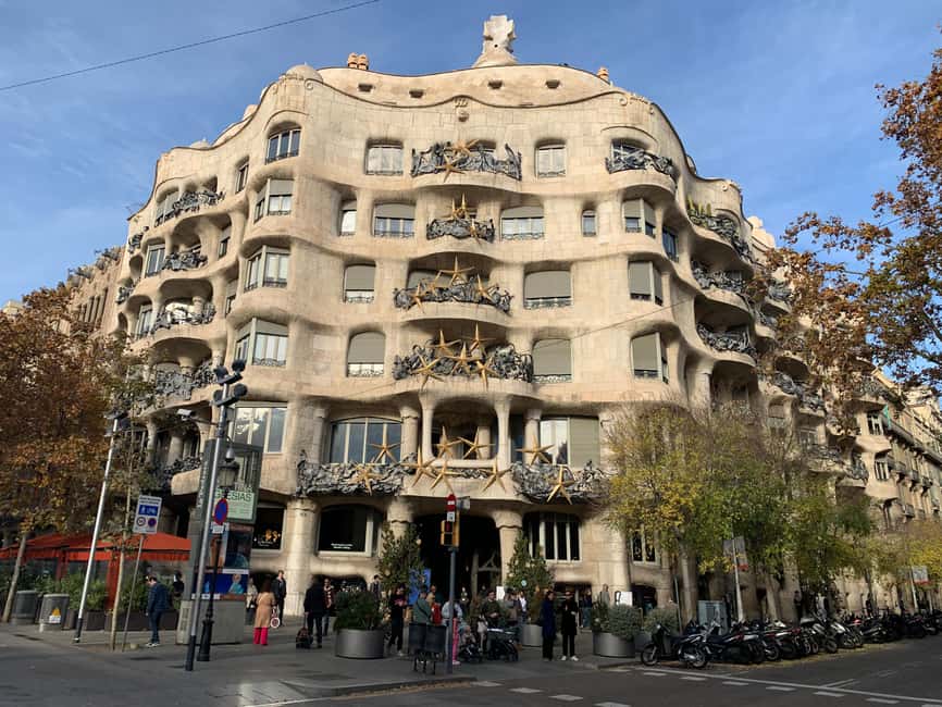 Barcelona Bike Tour: Iconic Sights & Hidden Spots - Key points to know before booking