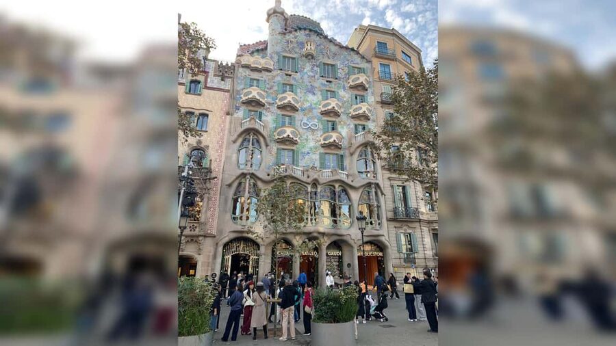 Barcelona Bike Tour: Iconic Sights & Hidden Spots - Casa Milà and Casa Batlló
