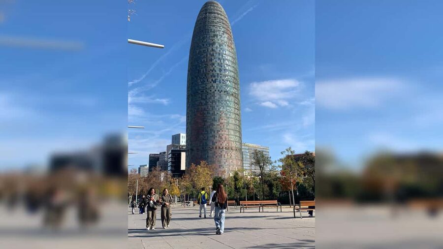 Barcelona Bike Tour: Iconic Sights & Hidden Spots - How much ground can you cover in 2.5 hours?