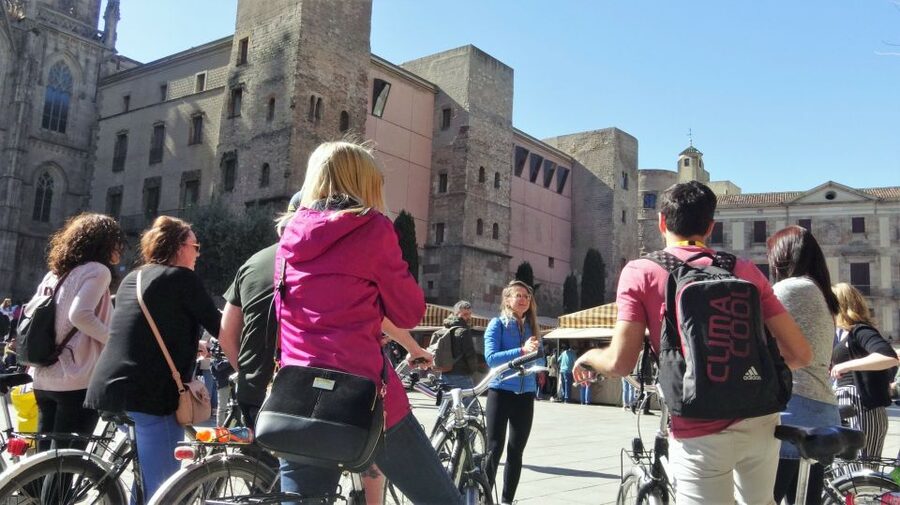 Barcelona: Bike Tour & Sagrada Familia Skip-the-Line Tickets - From medieval lanes to L’Eixample