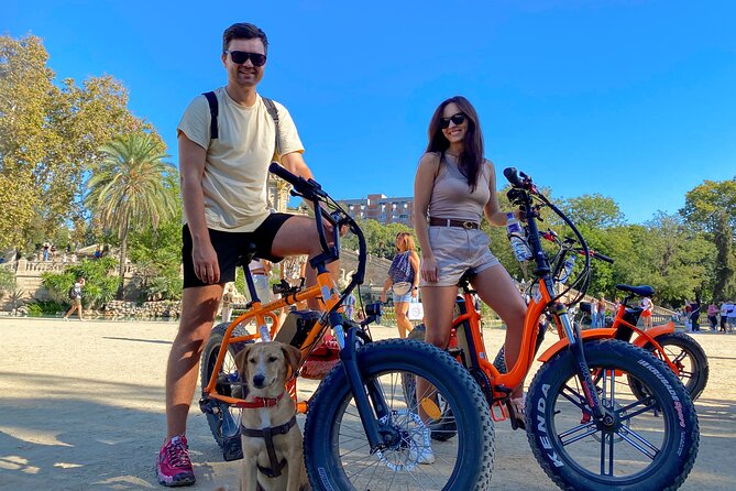Barcelona bike tour with French guide 20-ТOP, bike/eBike - A quieter fountain and Barcelona Zoo