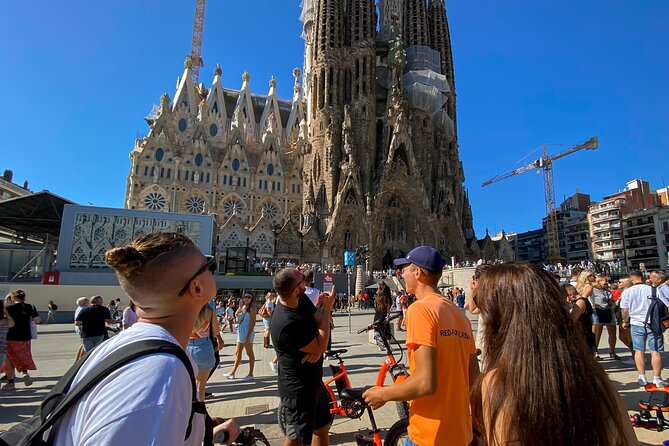 Barcelona bike tour with French guide 20-ТOP, bike/eBike - Plaça Catalunya and the Monumental