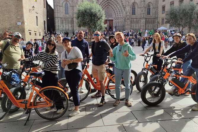 Barcelona bike tour with French guide 20-ТOP, bike/eBike - Cycling through Ciutadella Park