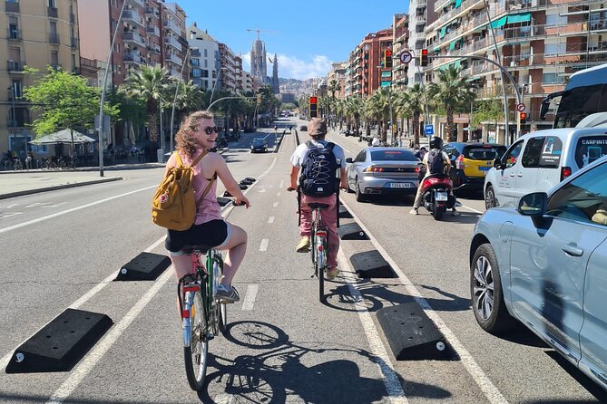 Barcelona Bike Tour: Your First Time Highlights with Locals - Guides, group size, and the feel of the ride