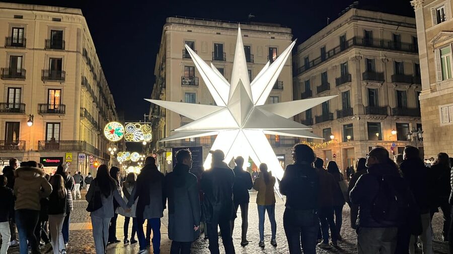 Barcelona: Christmas Lights and Markets Bike Tour - Sagrada Família and its Christmas market