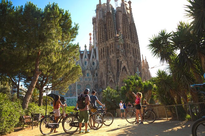Barcelona City Highlights Bike Tour - Starting at Plaça Catalunya