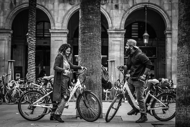 Barcelona E-Bike Photography Tour - Photos, tapas, and the human side of the tour