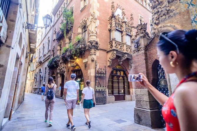 Barcelona E-Bike Small Group Tour with Tapas & Wine Tasting - What the $72.92 price really buys you