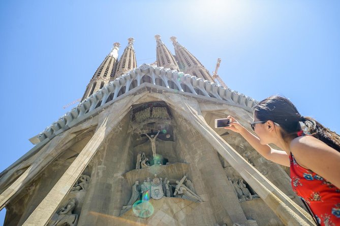Barcelona e-Bike Tour: Gaudí & Old Town Small Group - Barceloneta and the Mediterranean Edge