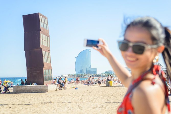 Barcelona e-Bike Tour: Gaudí & Old Town Small Group - Guides, Group Size, and the Human Side of the Ride