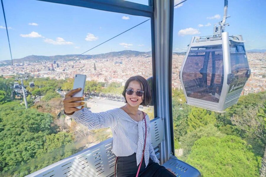 Barcelona: E-Bike Tour with Montjuic Cable Car & Boat Ride - What to wear and how demanding it feels