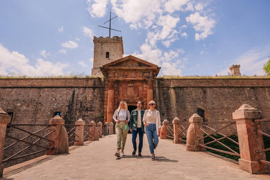 Barcelona: E-Bike Tour with Montjuic Cable Car & Boat Ride - The boat ride from Barcelona’s waterfront