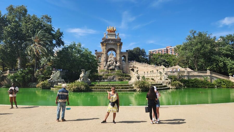 Barcelona: e-scooter and Bike tour - Barceloneta Beach and W Hotel