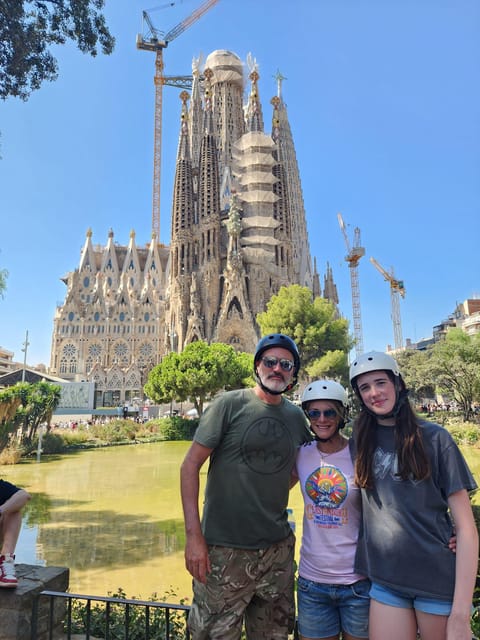 Barcelona: e-scooter and Bike tour - Vila Olímpica and the Olympic Port