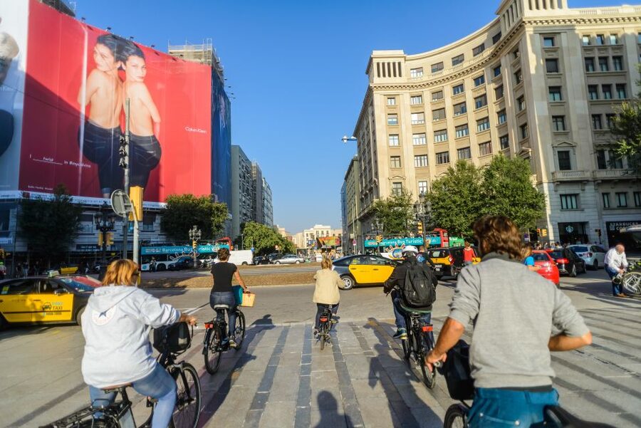Barcelona eBike Tour with Wine and Tapas Experience - Returning through the Old City