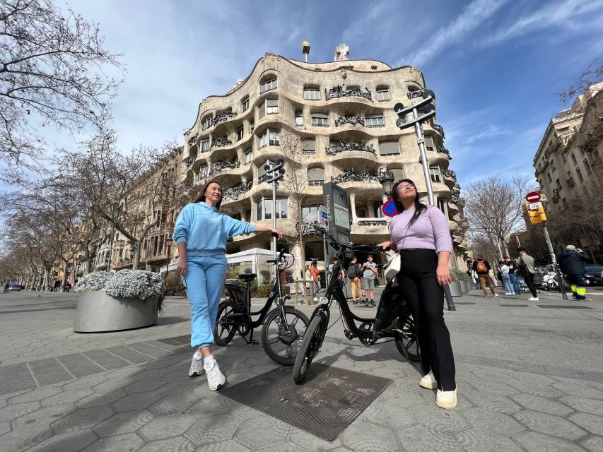 Barcelona: Gaudi Guided E-Bike Tour - Harbor, Old Town, and the Route Back