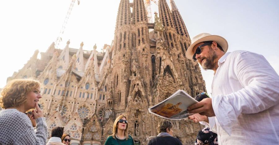 barcelona: Gaudi Highlights eBike tour - From the beach to the Olympic waterfront
