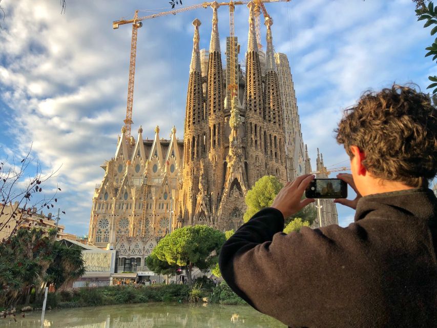 Barcelona: Guided Bike or E-Bike City Tour - Palau de la Música and Barcelona’s modern character