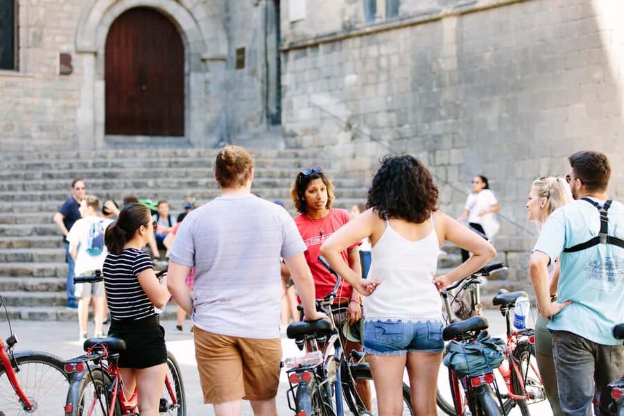 Barcelona: Guided Highlights Bike or eBike Tour (3 Hours) - Key points at a glance