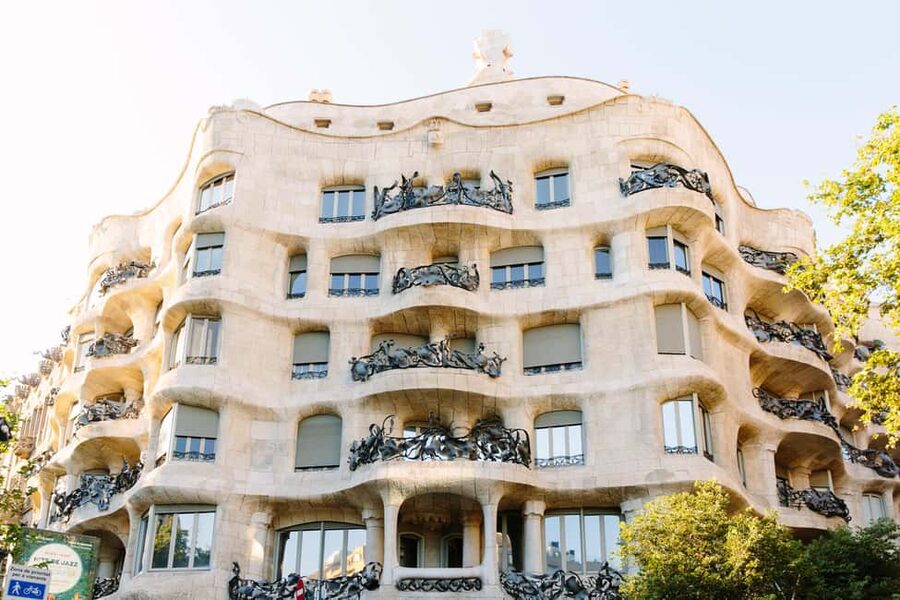 Barcelona: Guided Highlights Bike or eBike Tour (3 Hours) - Why a bicycle works so well in Barcelona