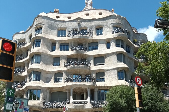 Barcelona Highlights Bike Tour - Sagrada Familia, Barcelona’s grandest stop