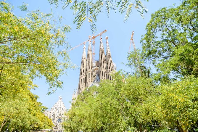 Barcelona in One Day eBike Tour with Park Güell Ticket - Starting among El Born’s medieval streets