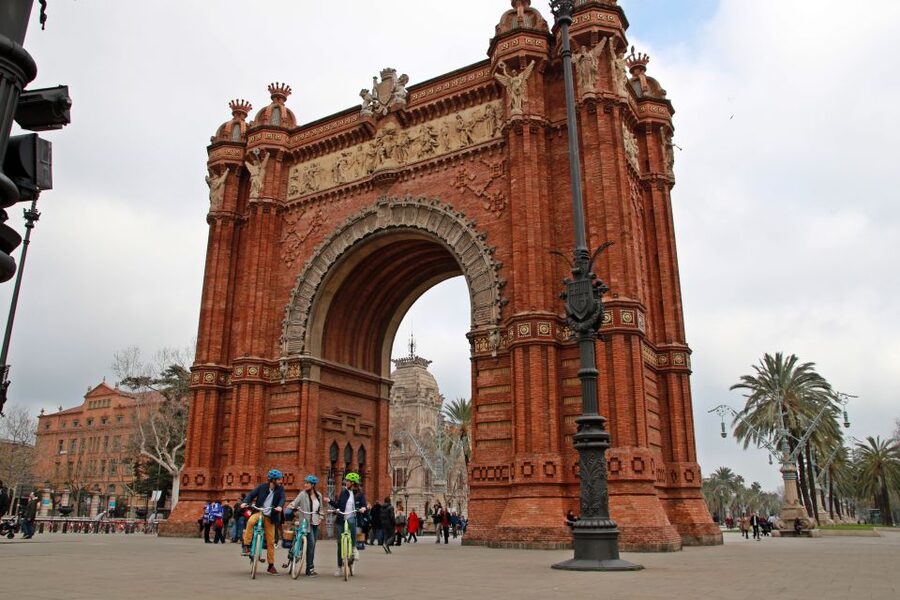 Barcelona: Montjuic Hill E-Bike Tour - Parc de la Ciutadella and the Cascada fountain